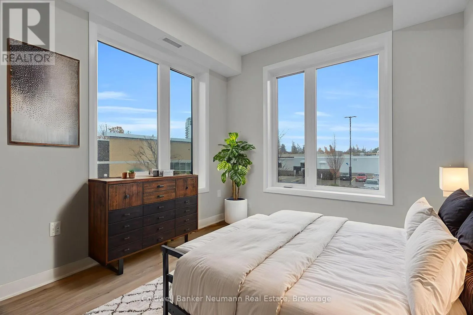 102 - 708 WOOLWICH STREET, #102