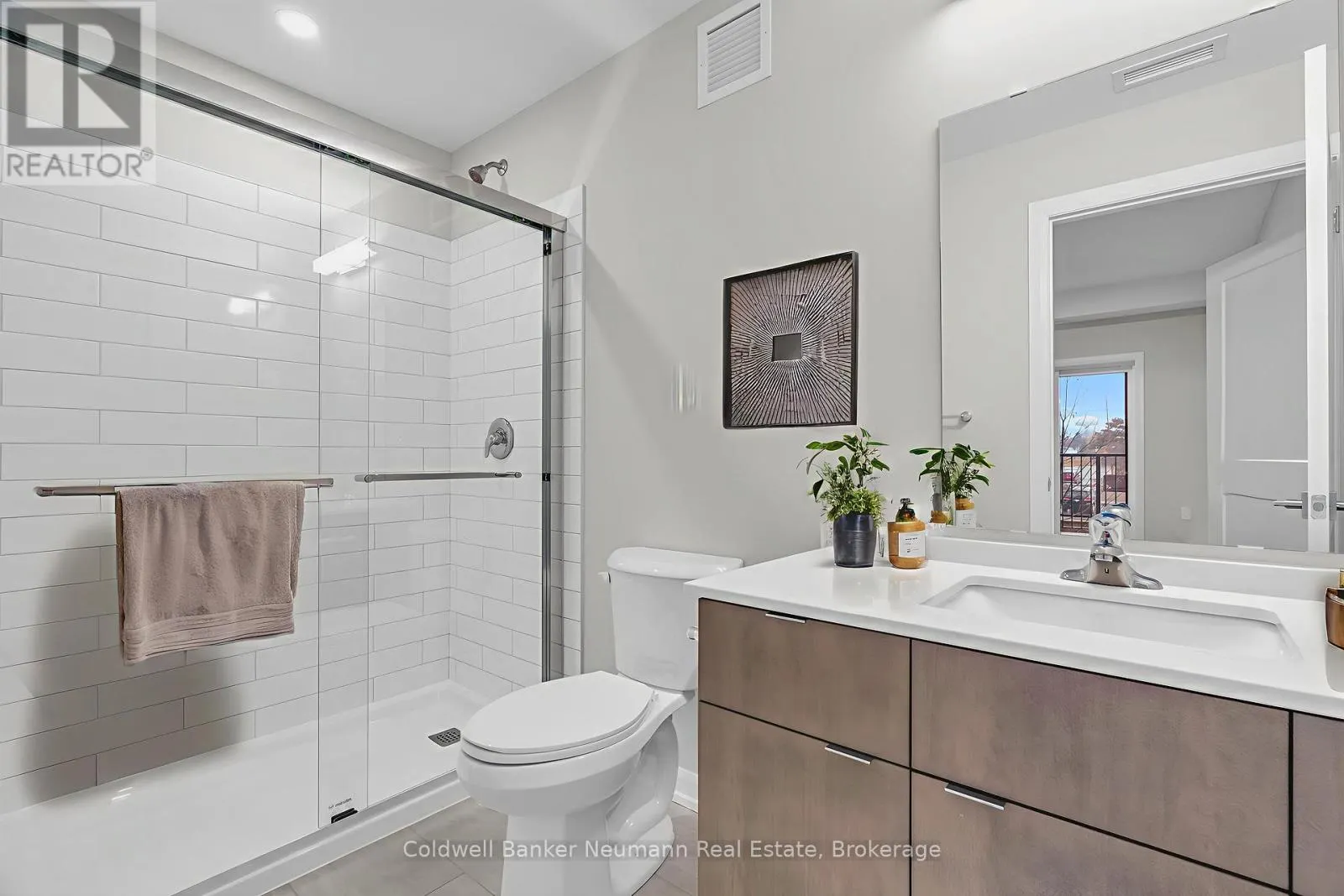 102 - 708 WOOLWICH STREET, #102