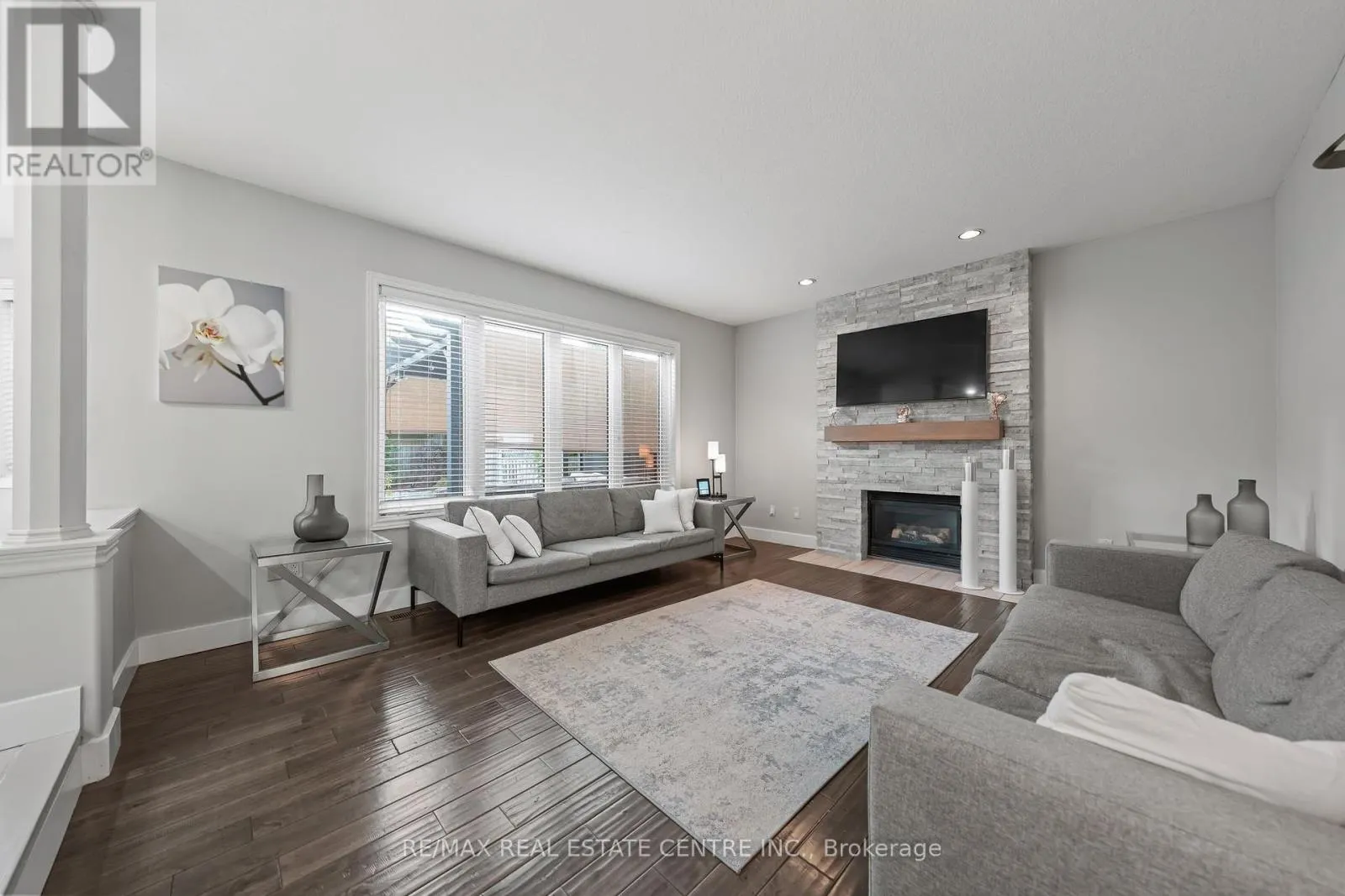 715 BURNETT AVENUE