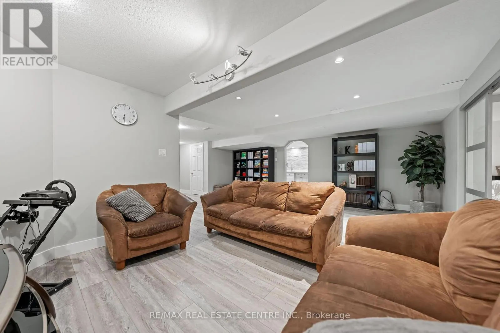 715 BURNETT AVENUE