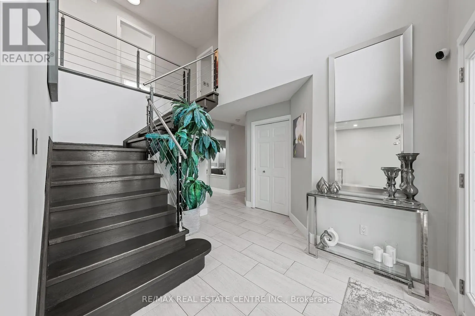 715 BURNETT AVENUE