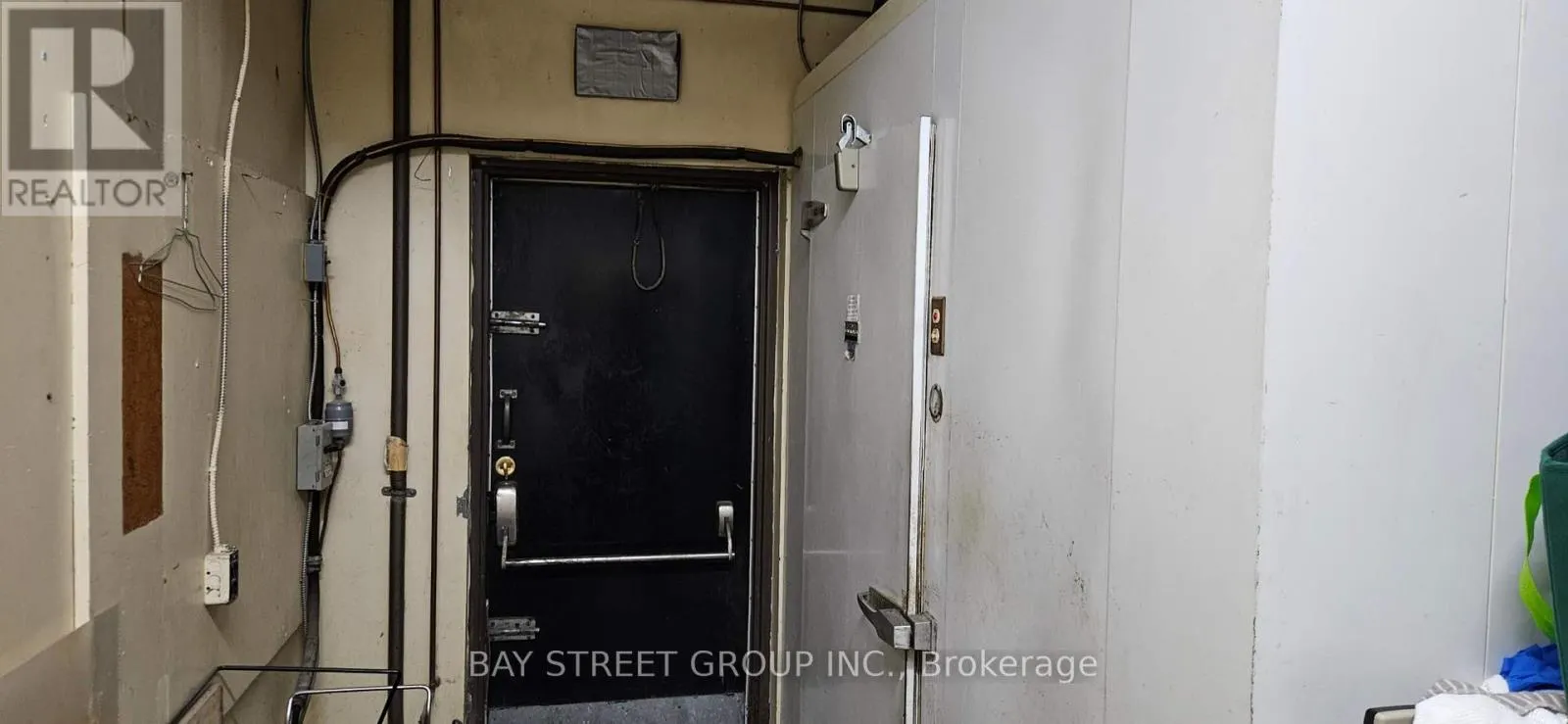 49 KING STREET E