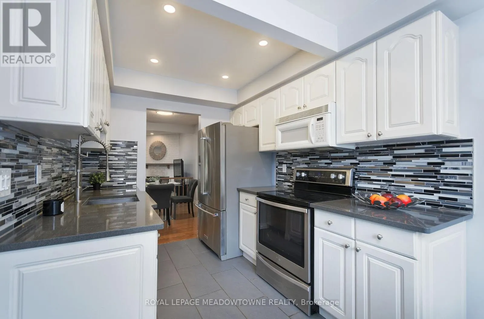 34 - 800 UPPER PARADISE ROAD