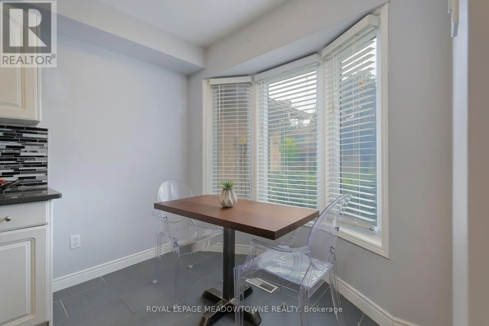 34 - 800 UPPER PARADISE ROAD