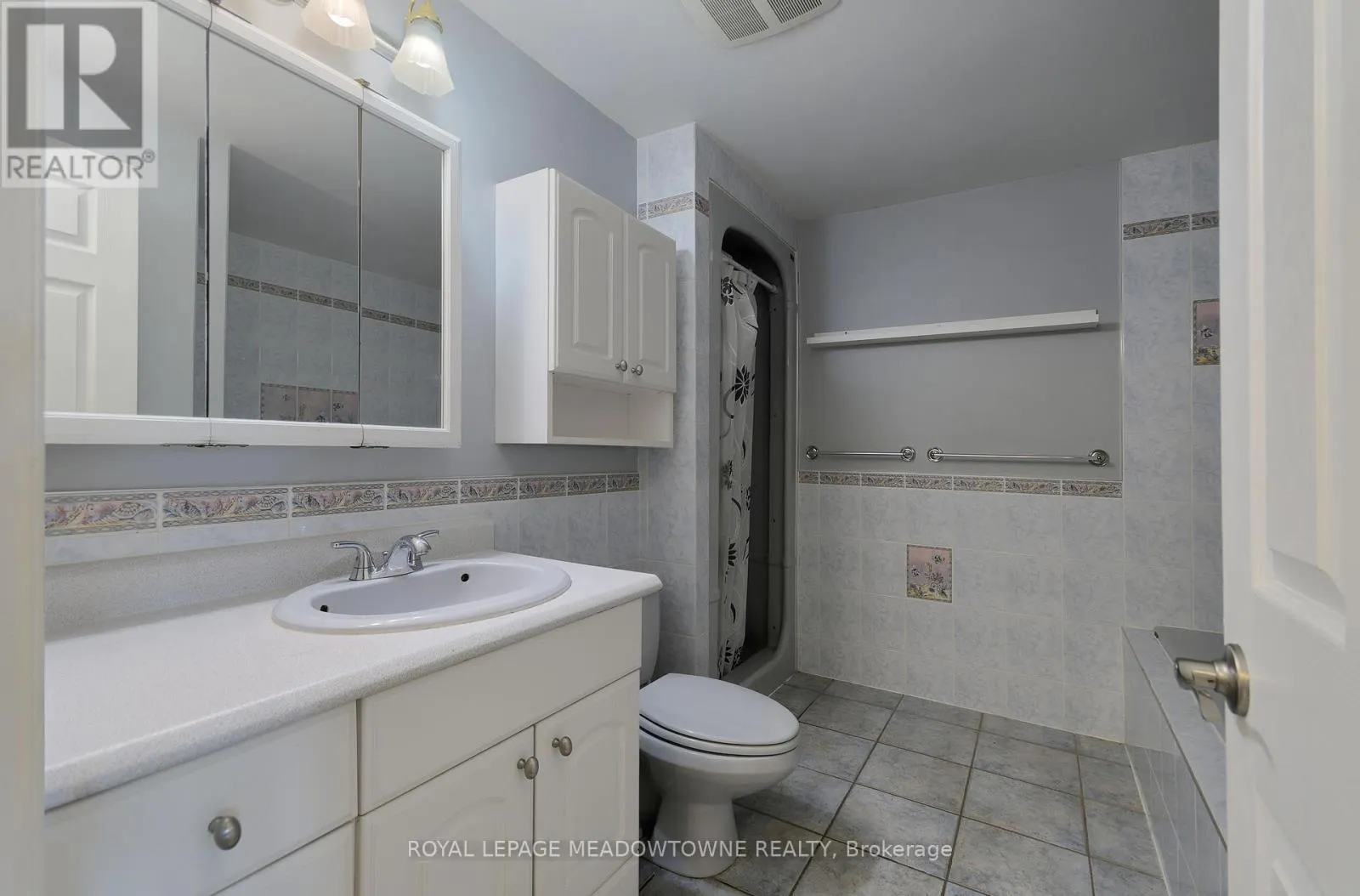 34 - 800 UPPER PARADISE ROAD