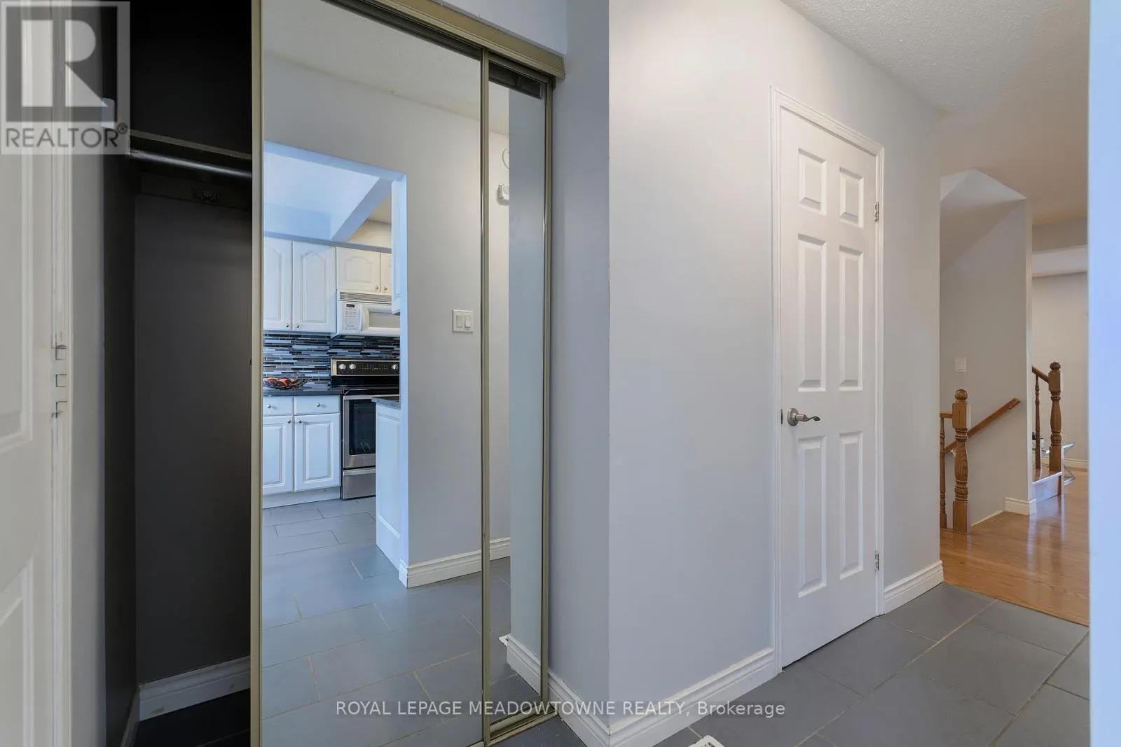 34 - 800 UPPER PARADISE ROAD
