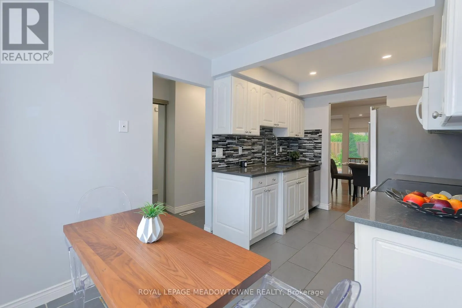 34 - 800 UPPER PARADISE ROAD