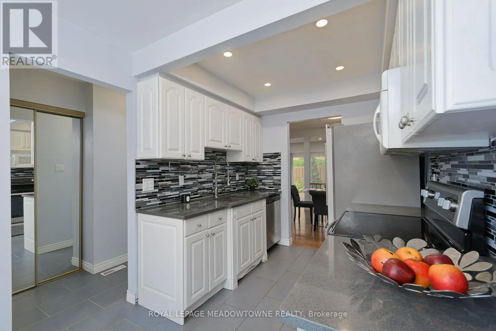 34 - 800 UPPER PARADISE ROAD