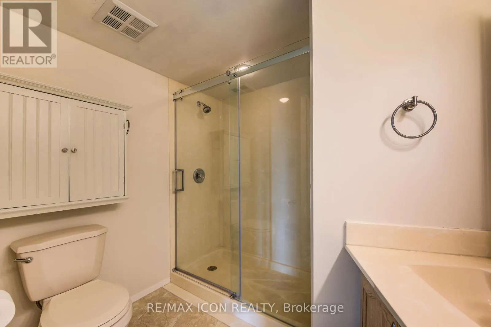 901 - 237 KING STREET W
