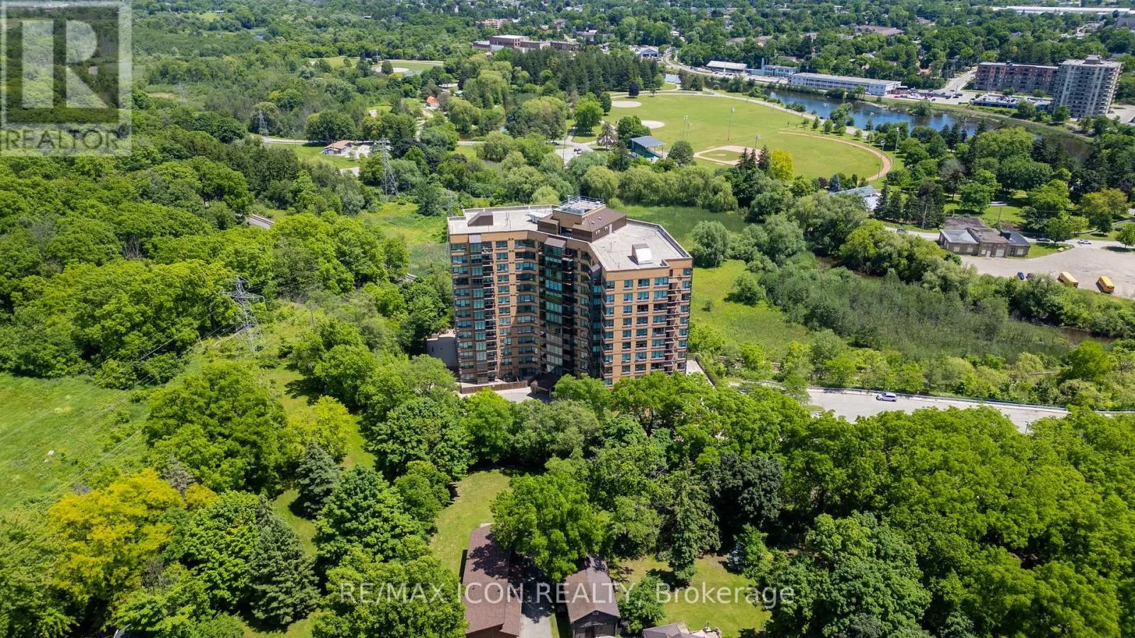 901 - 237 KING STREET W