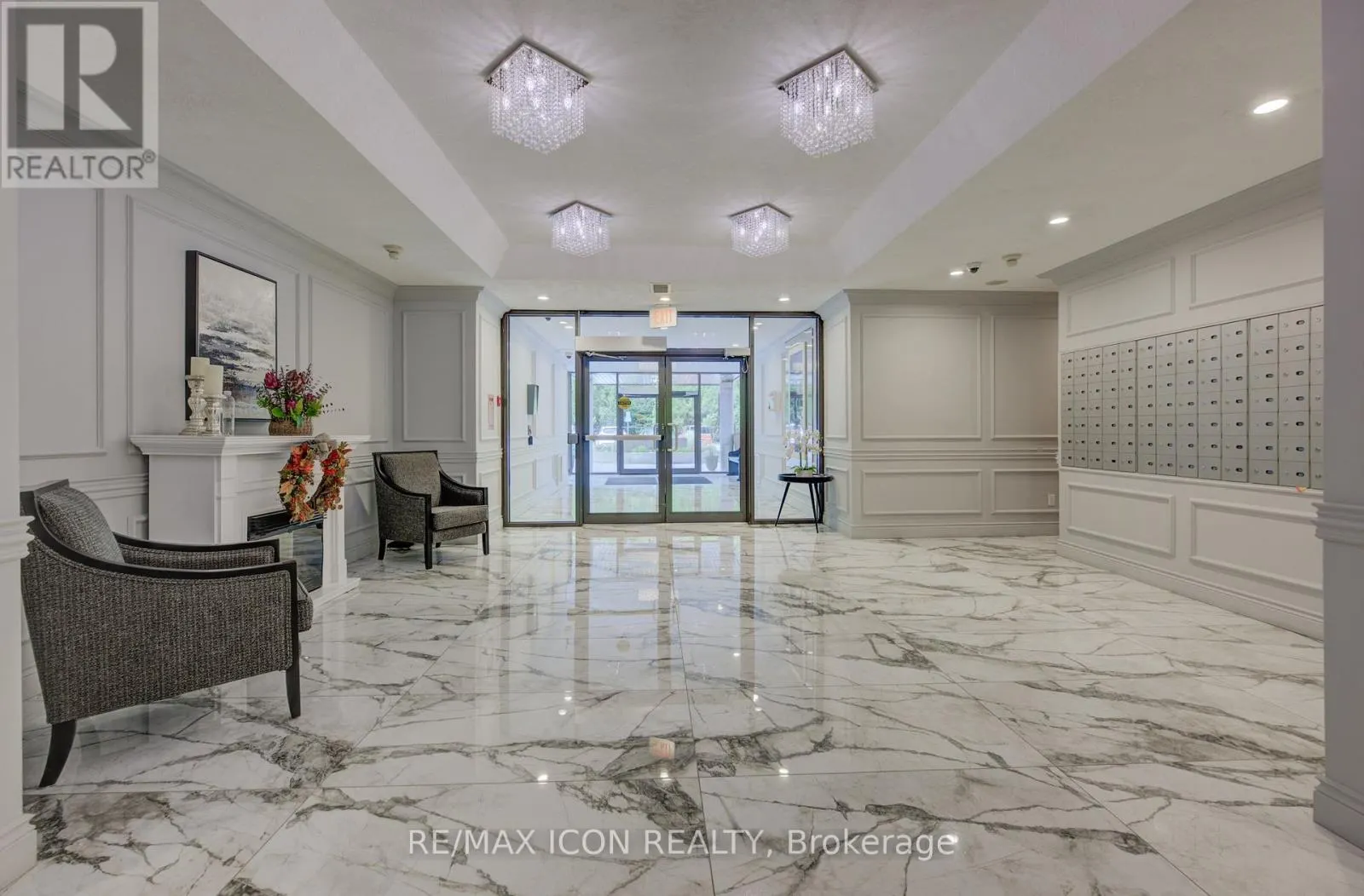 901 - 237 KING STREET W