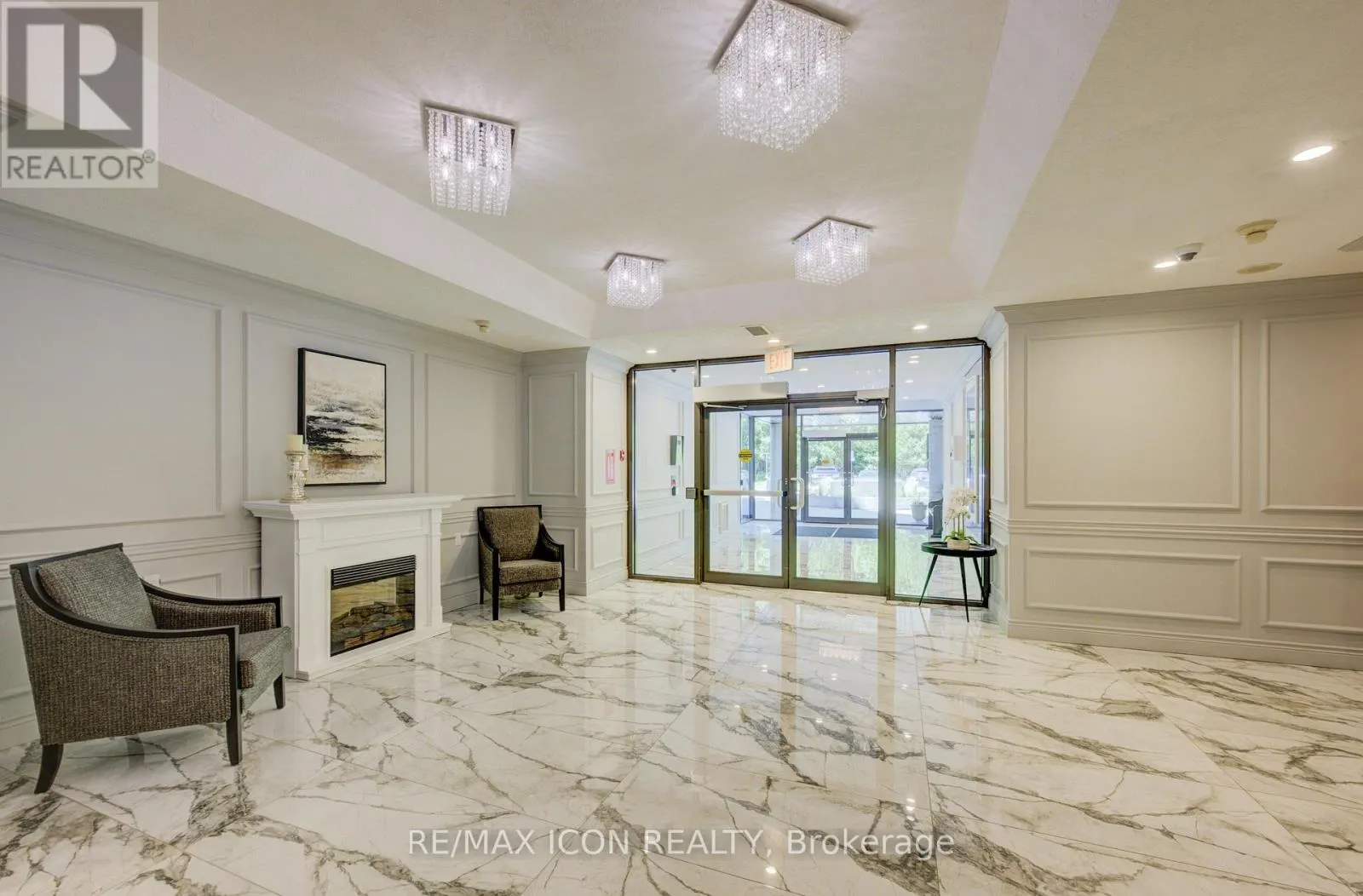 901 - 237 KING STREET W