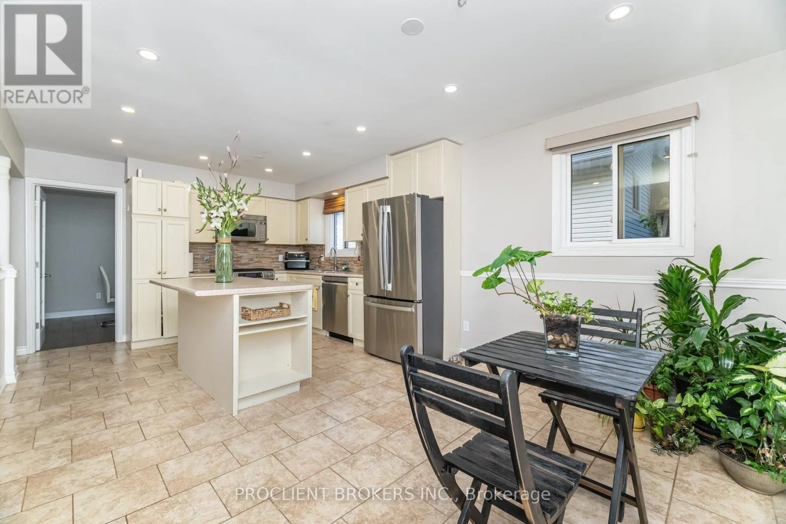 4 BRIARSDALE CRESCENT