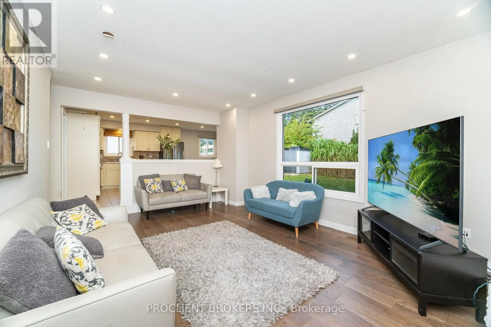 4 BRIARSDALE CRESCENT