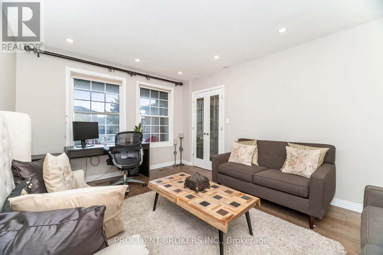 4 BRIARSDALE CRESCENT