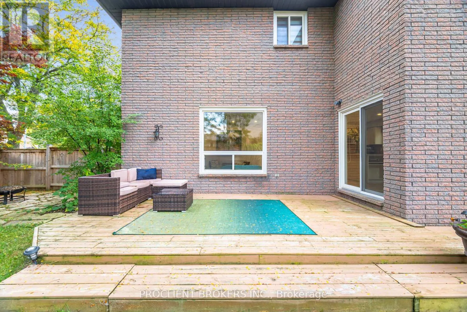 4 BRIARSDALE CRESCENT