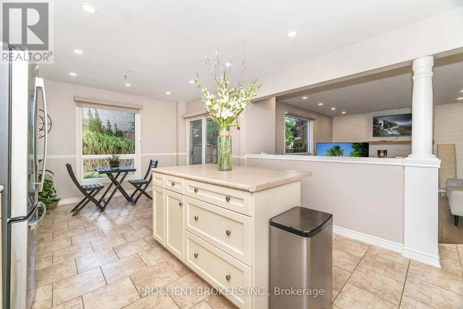 4 BRIARSDALE CRESCENT