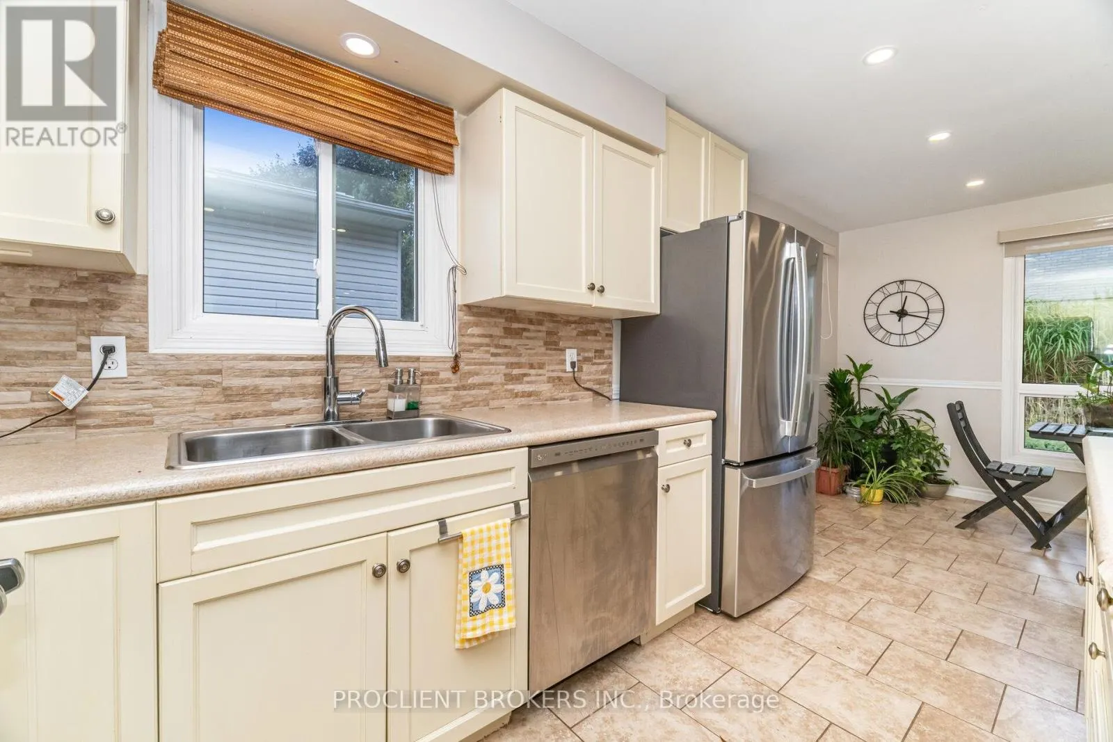 4 BRIARSDALE CRESCENT