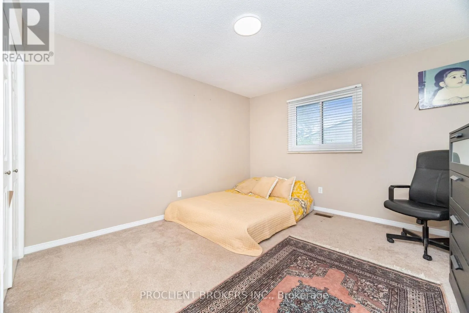 4 BRIARSDALE CRESCENT