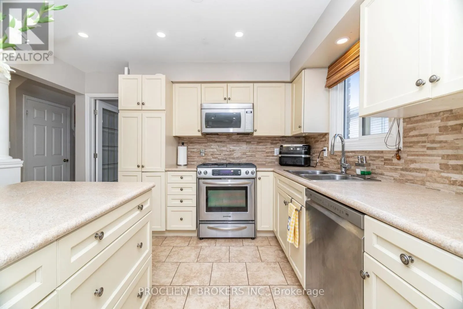 4 BRIARSDALE CRESCENT