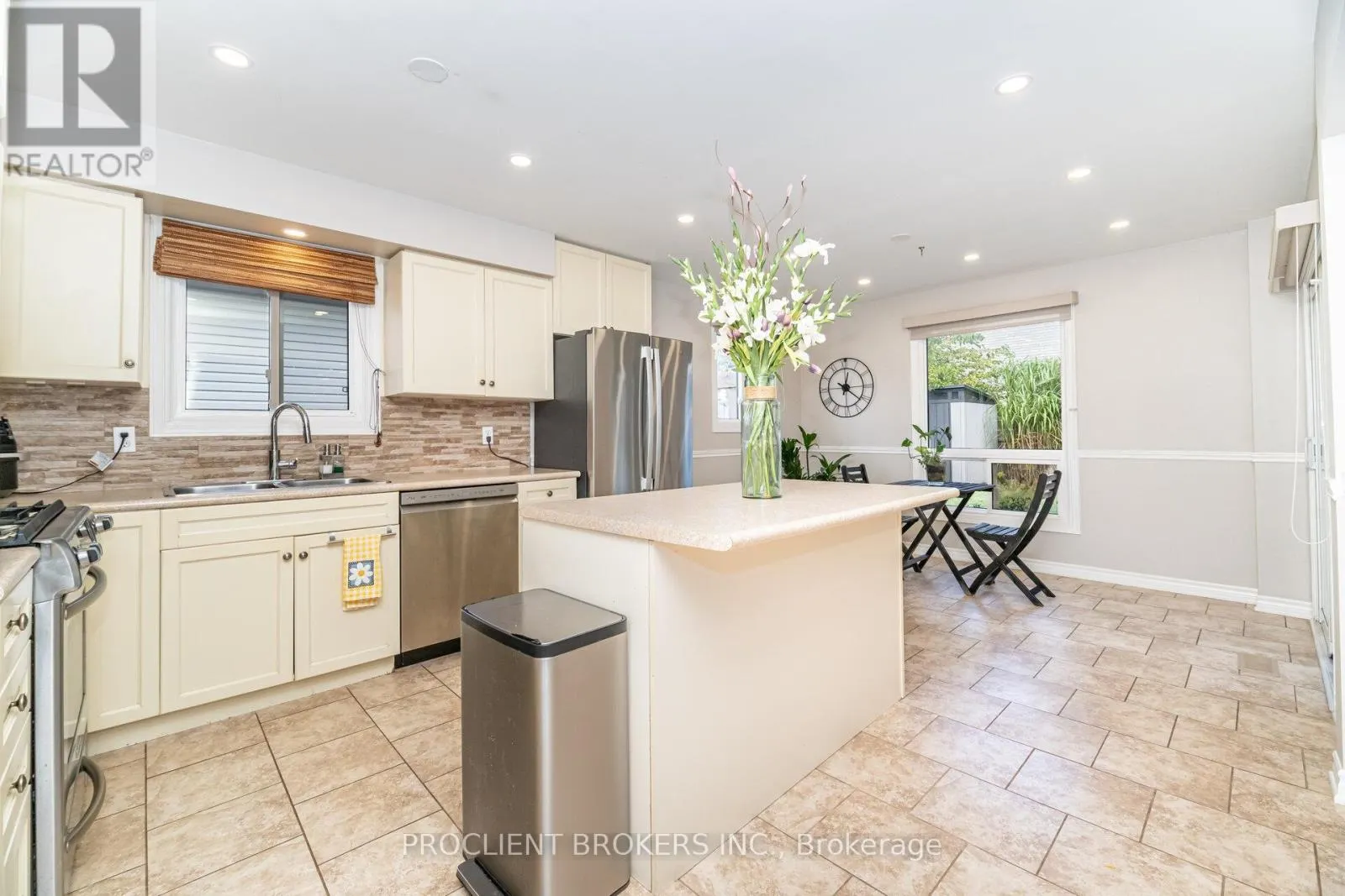 4 BRIARSDALE CRESCENT
