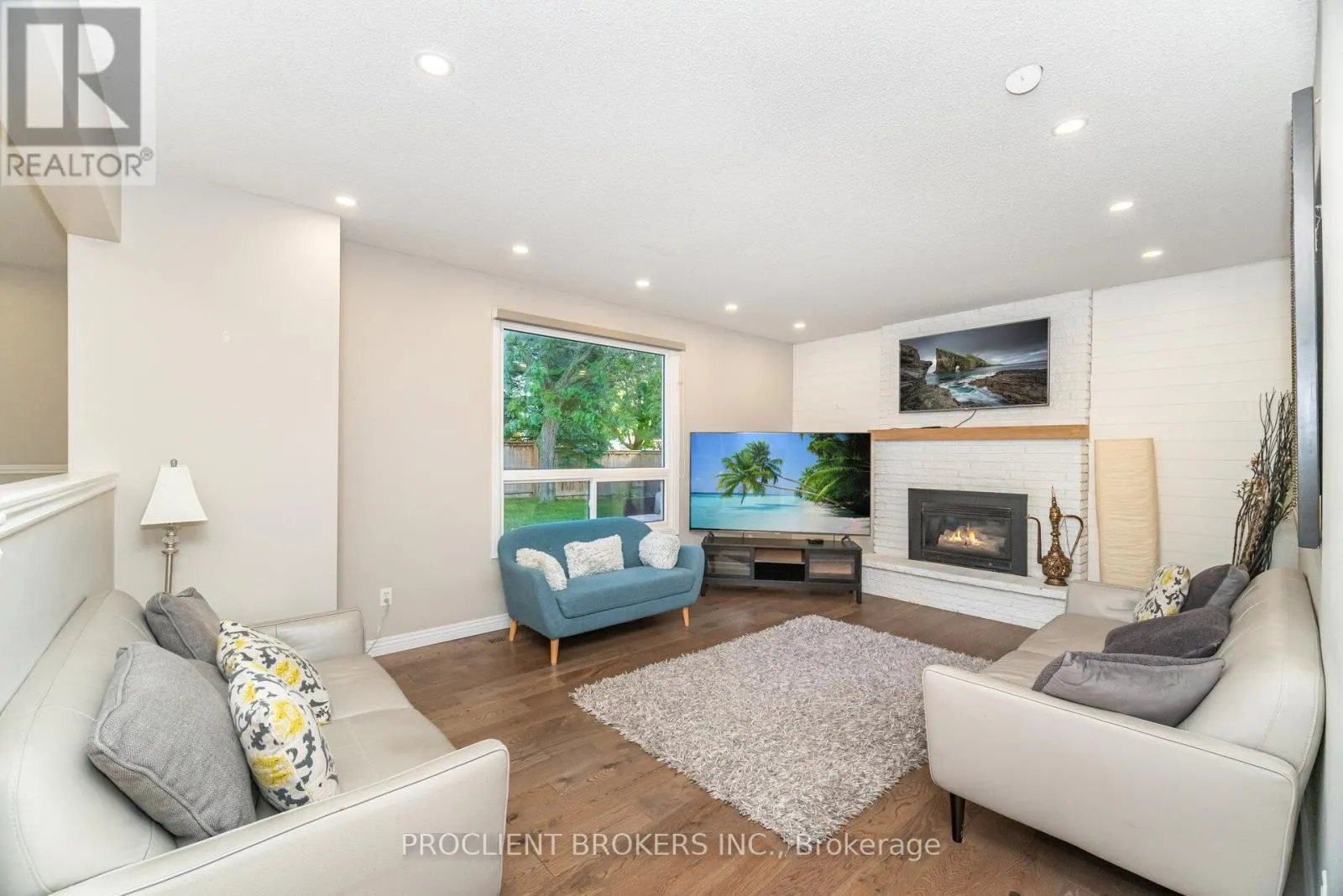 4 BRIARSDALE CRESCENT