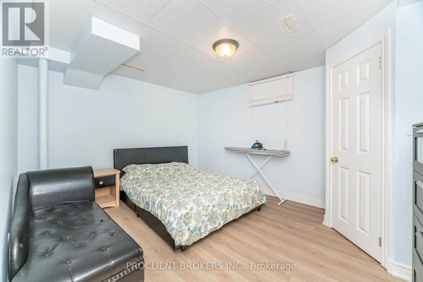 4 BRIARSDALE CRESCENT