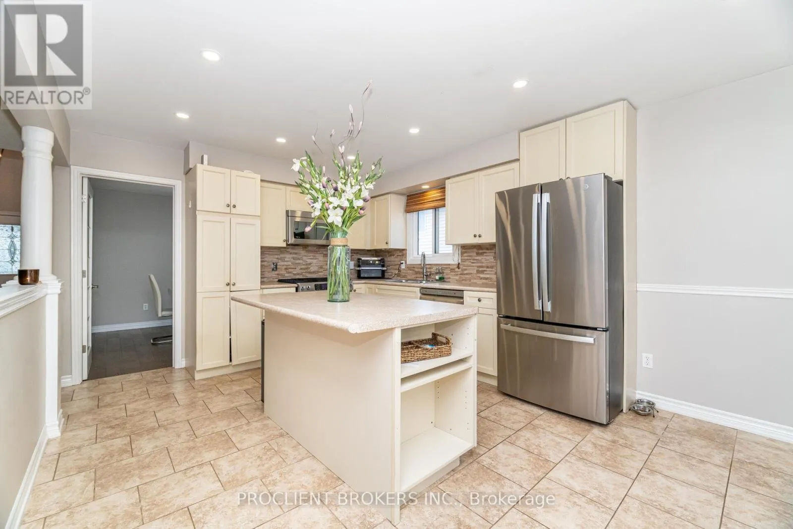 4 BRIARSDALE CRESCENT