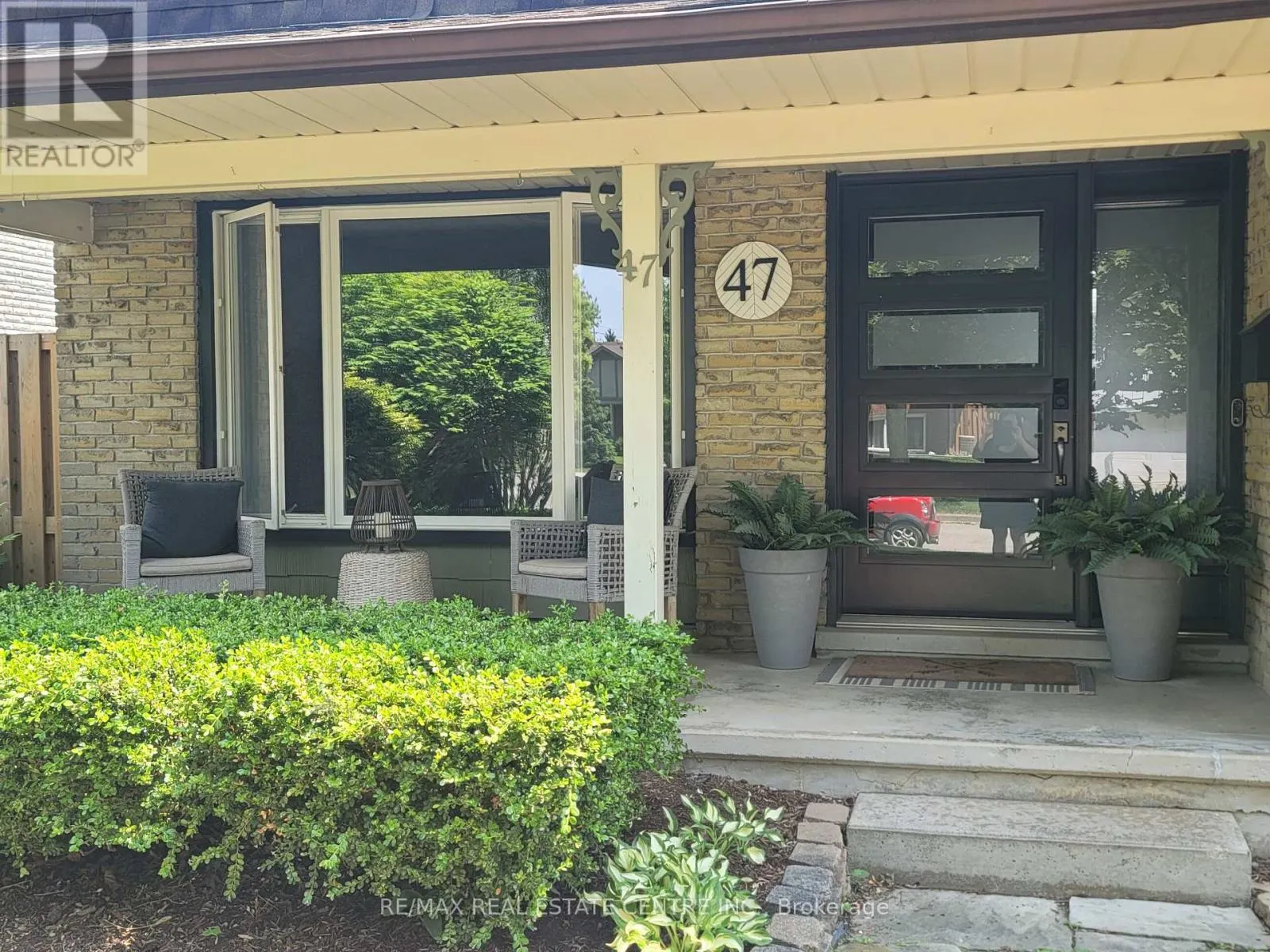 47 MANOR DRIVE