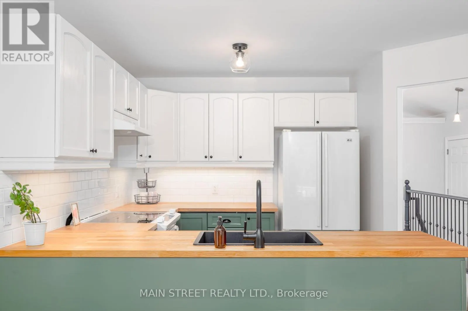 76 LAURENT BOULEVARD