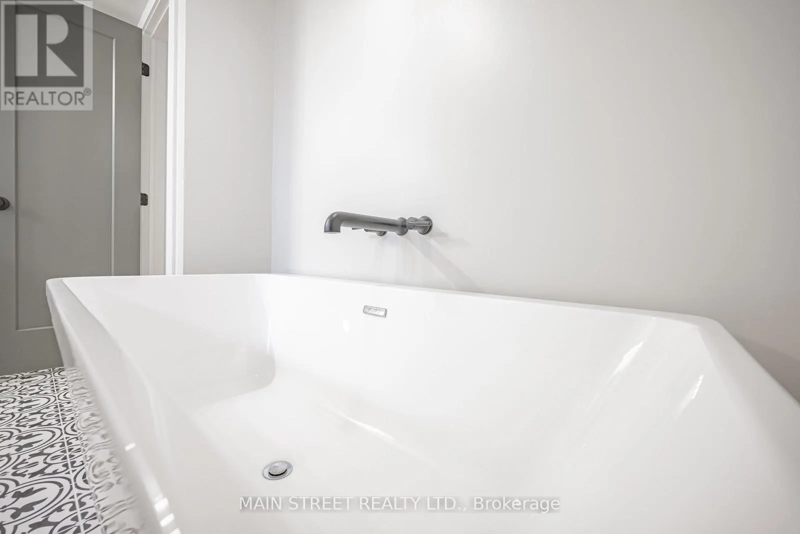 76 LAURENT BOULEVARD