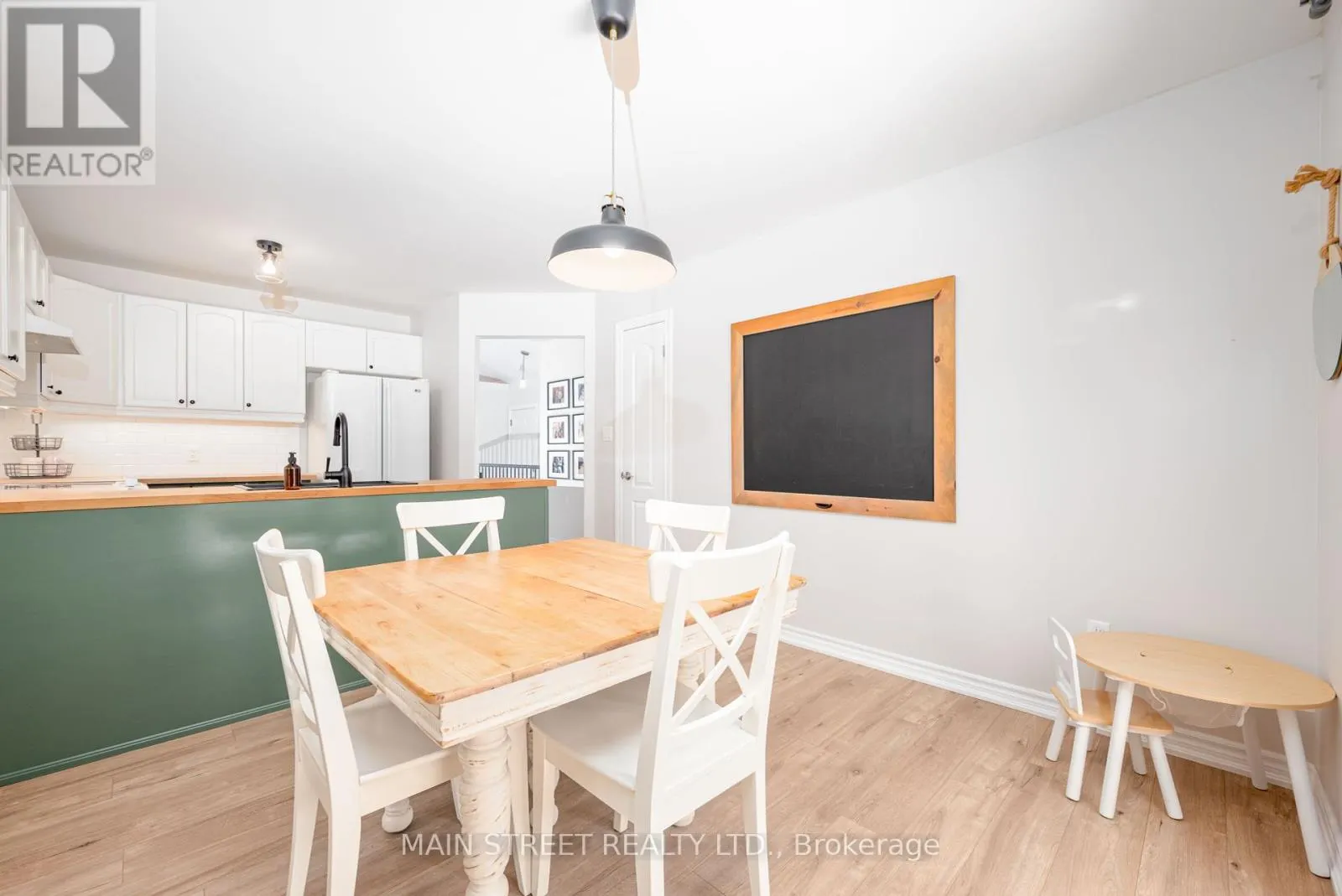 76 LAURENT BOULEVARD