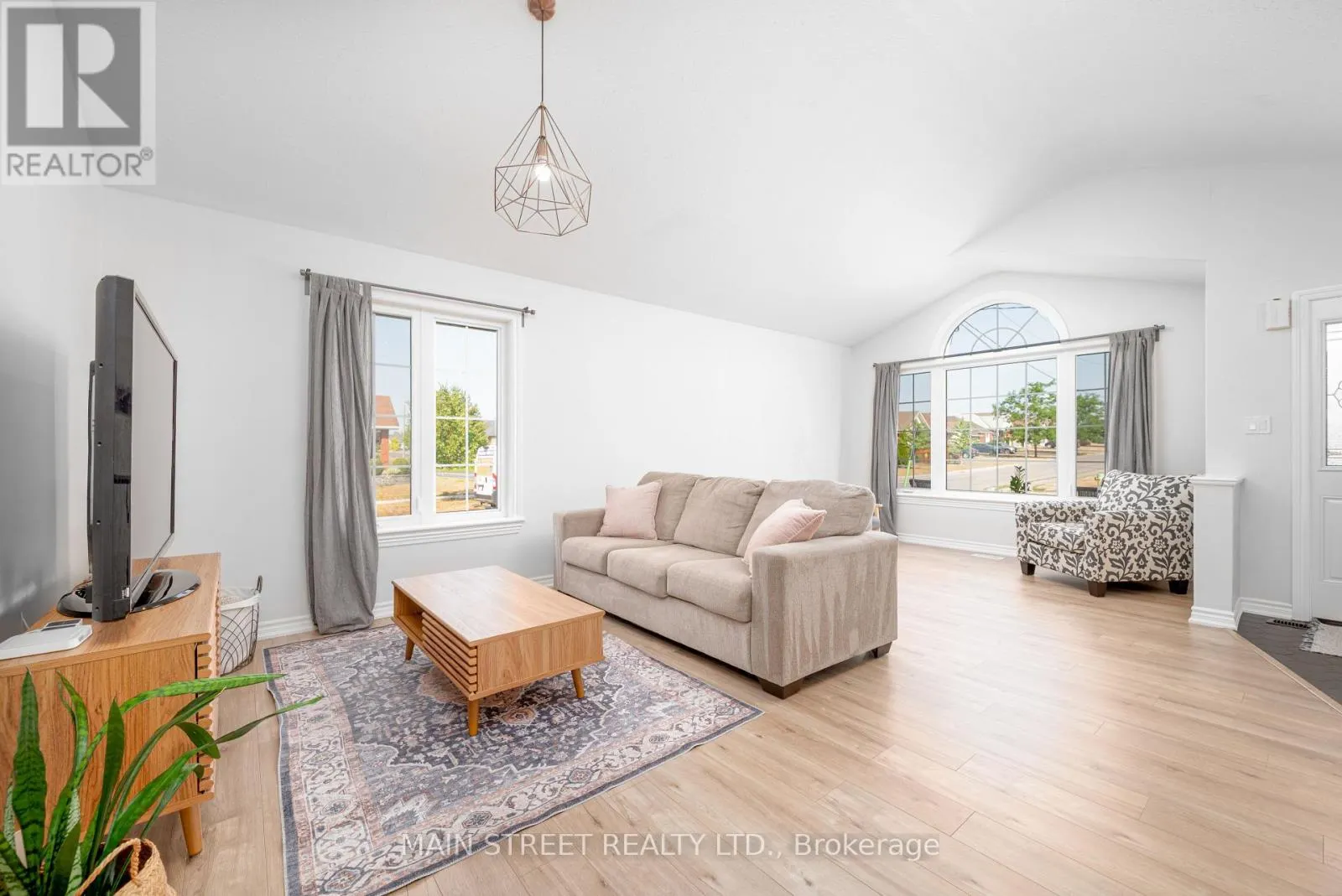 76 LAURENT BOULEVARD