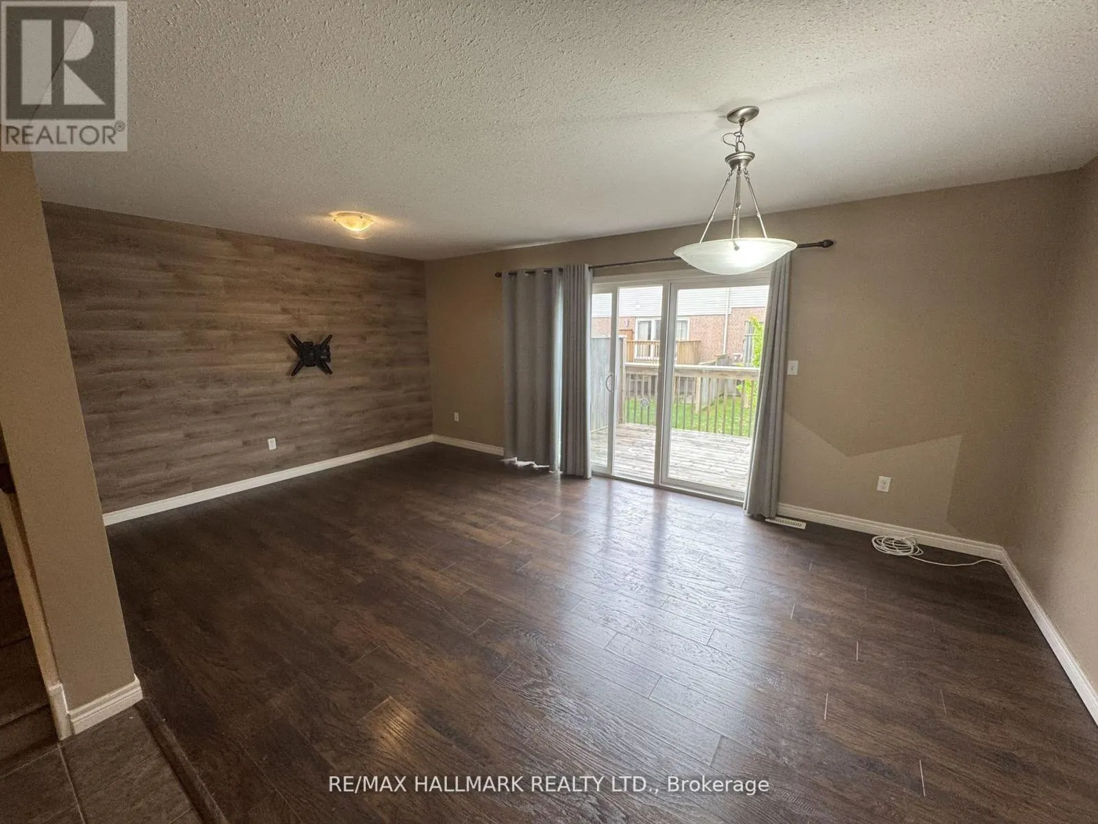 18 - 361 ARKELL ROAD