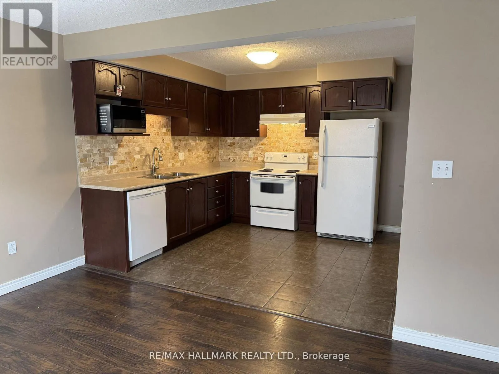 18 - 361 ARKELL ROAD