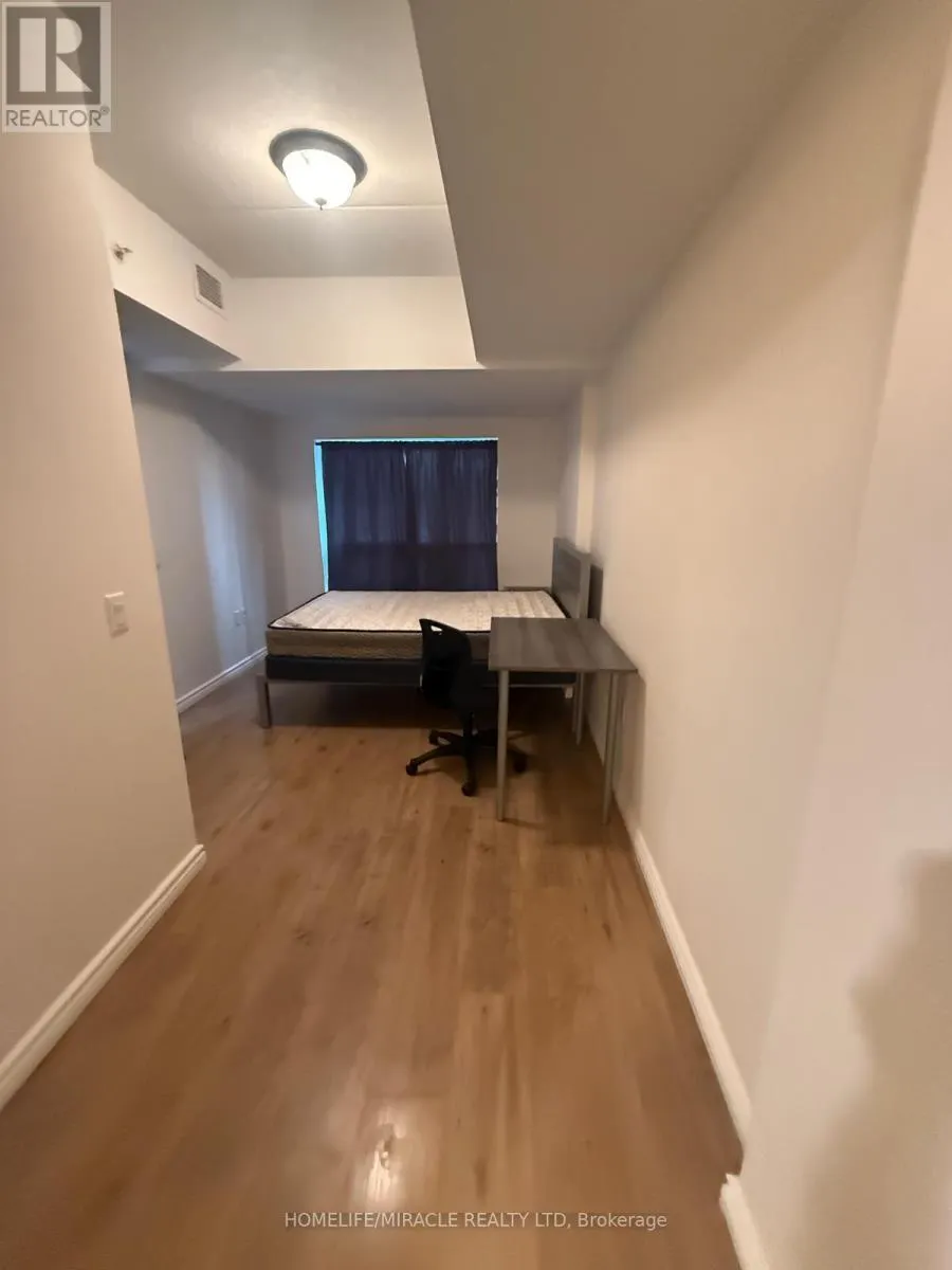 B - 112 - 275 LARCH STREET