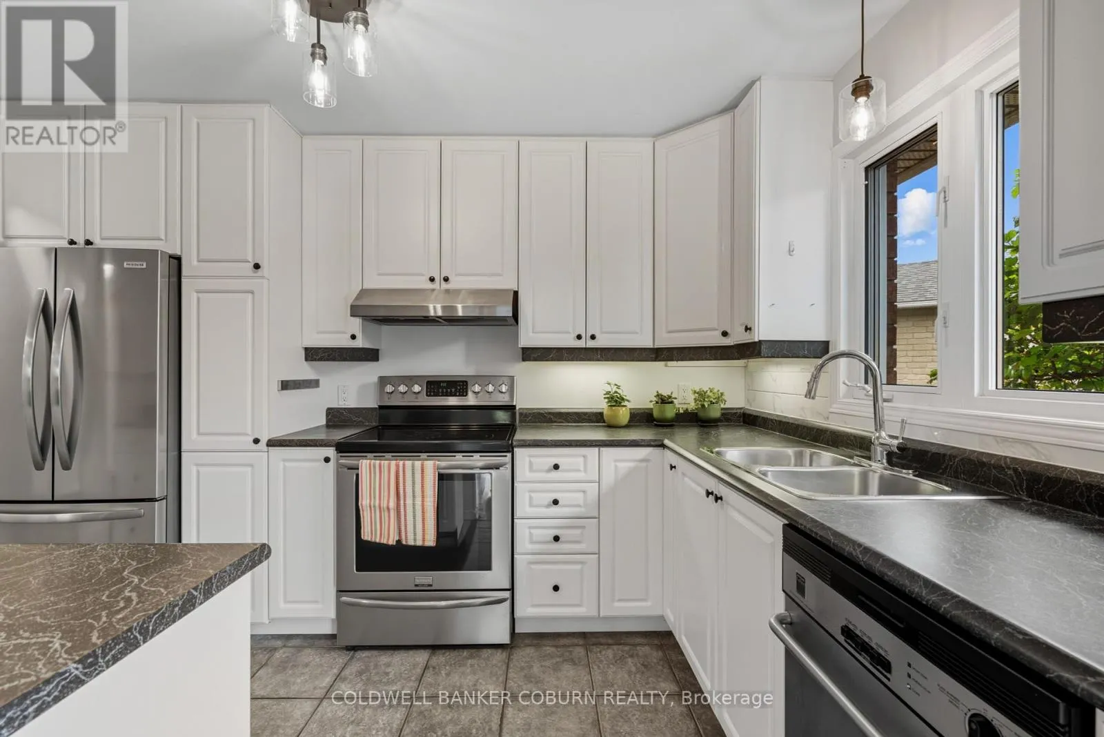 72 DR GORDON CRESCENT