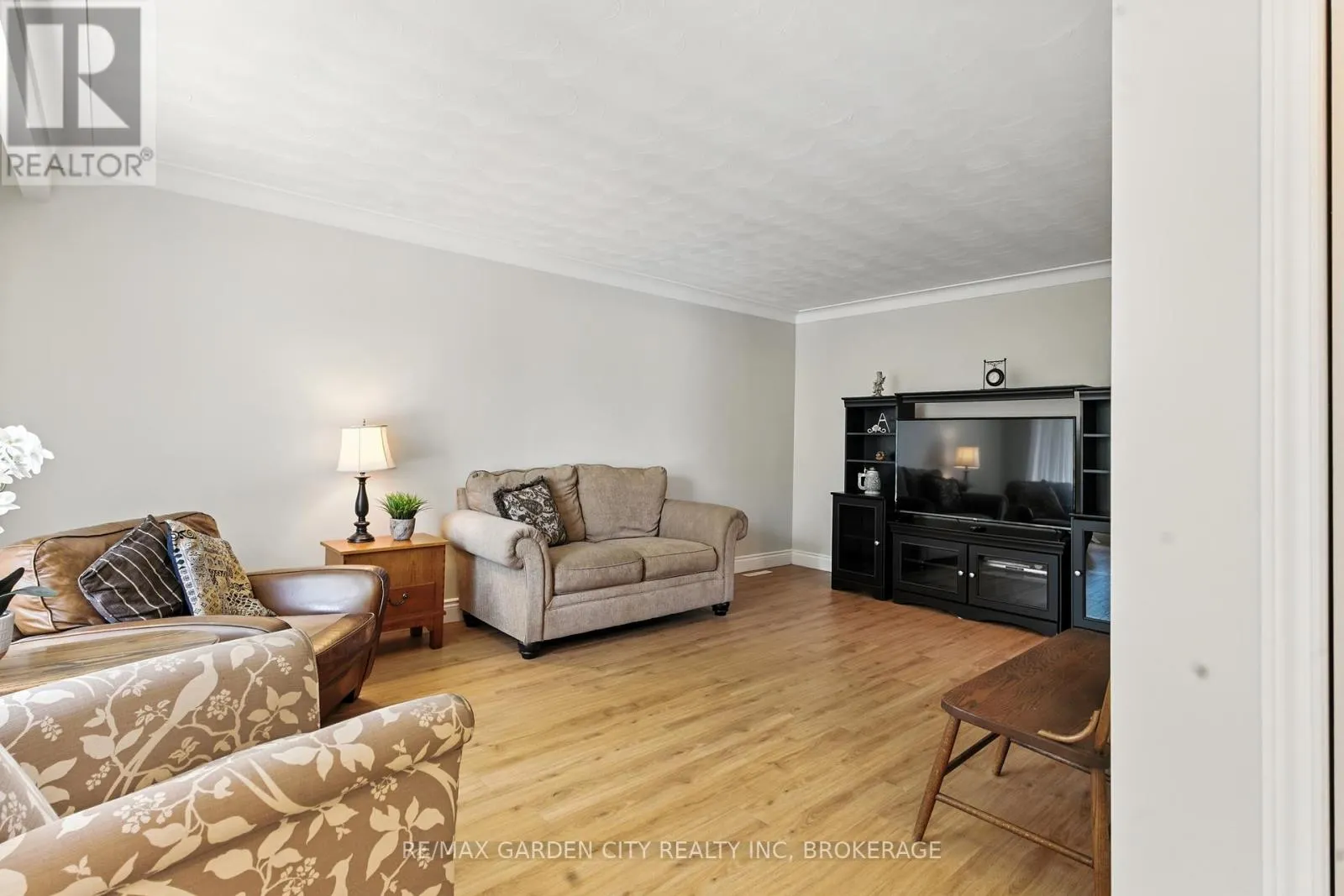 28 FAYE CRESCENT