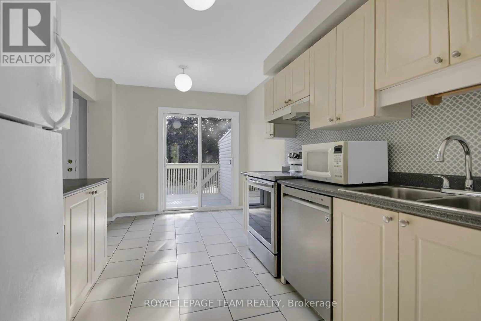 89 THORNBURY CRESCENT