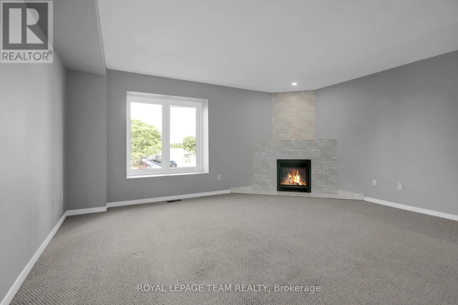 89 THORNBURY CRESCENT