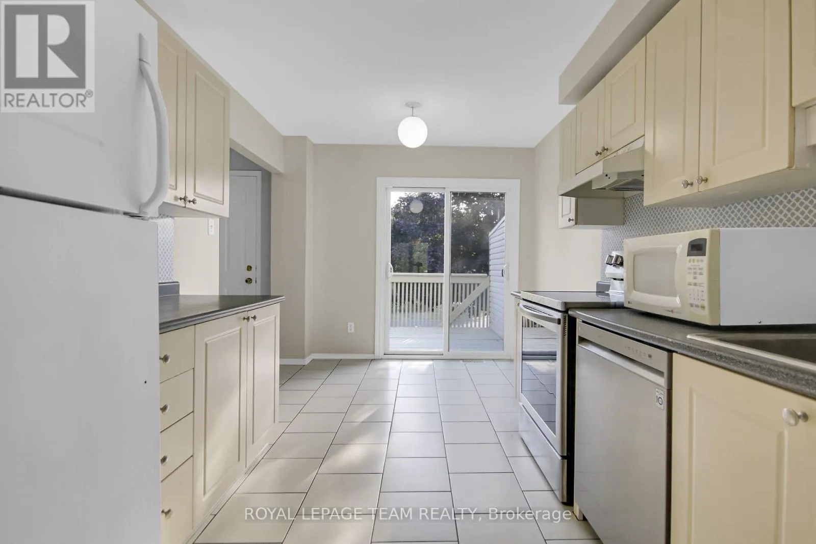 89 THORNBURY CRESCENT