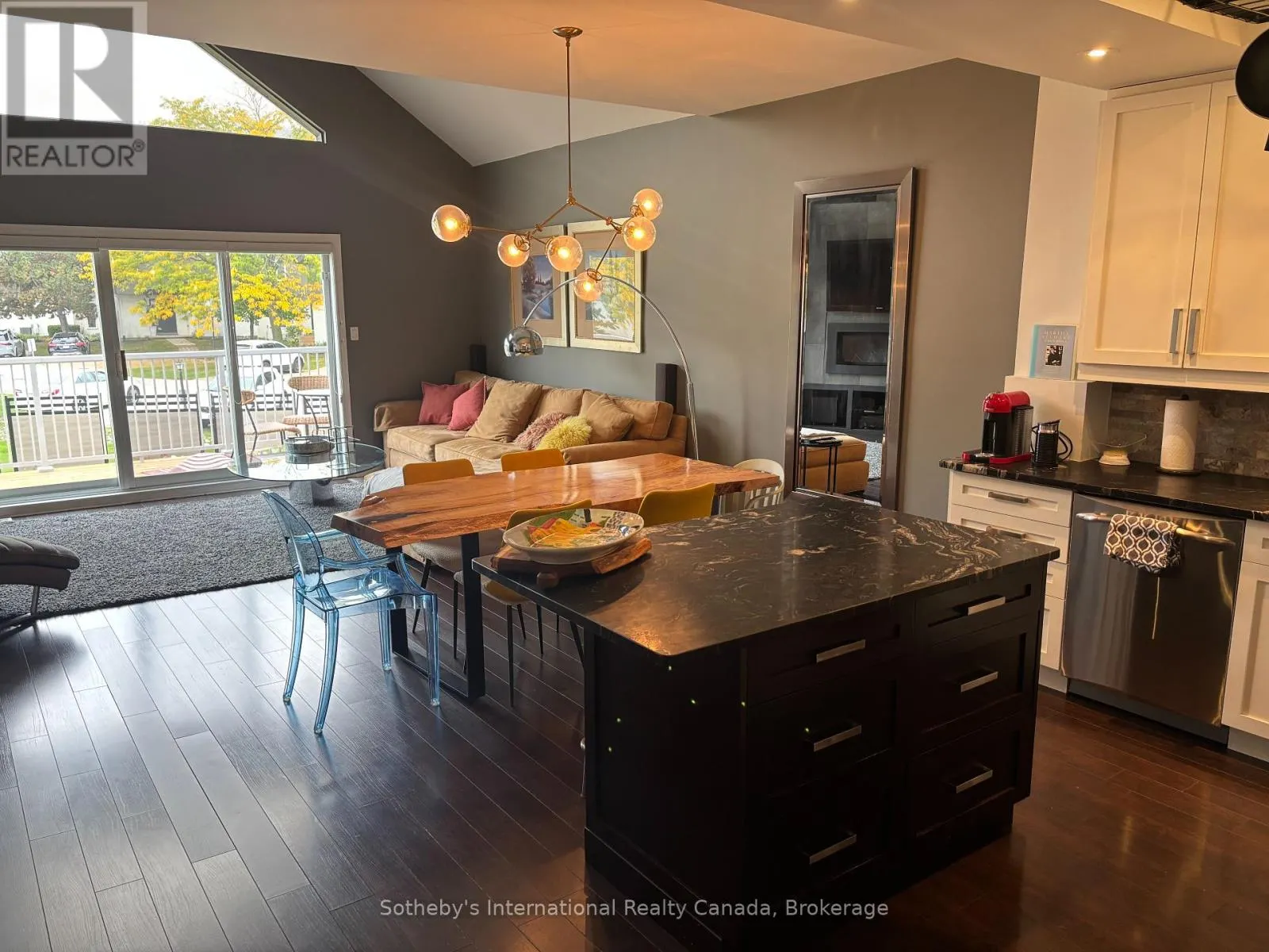 10 - 110 KELLIE'S WAY, #10