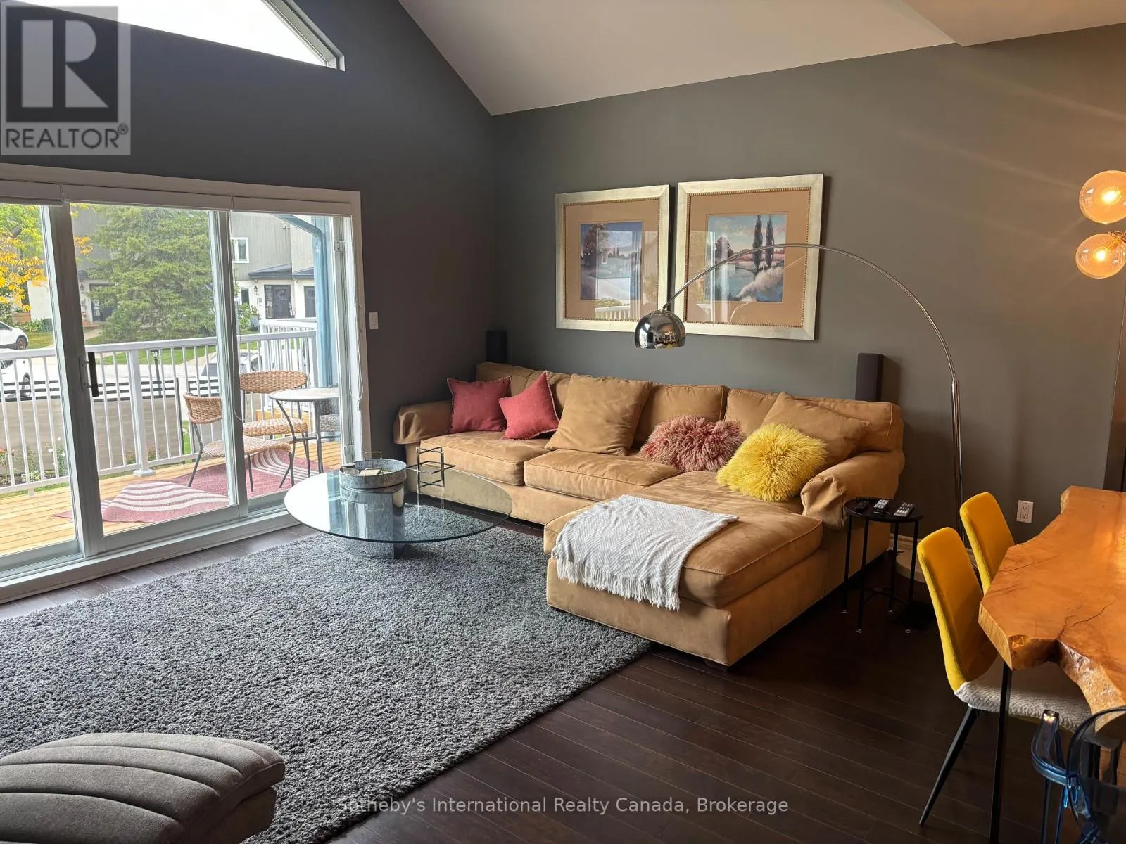 10 - 110 KELLIE'S WAY, #10