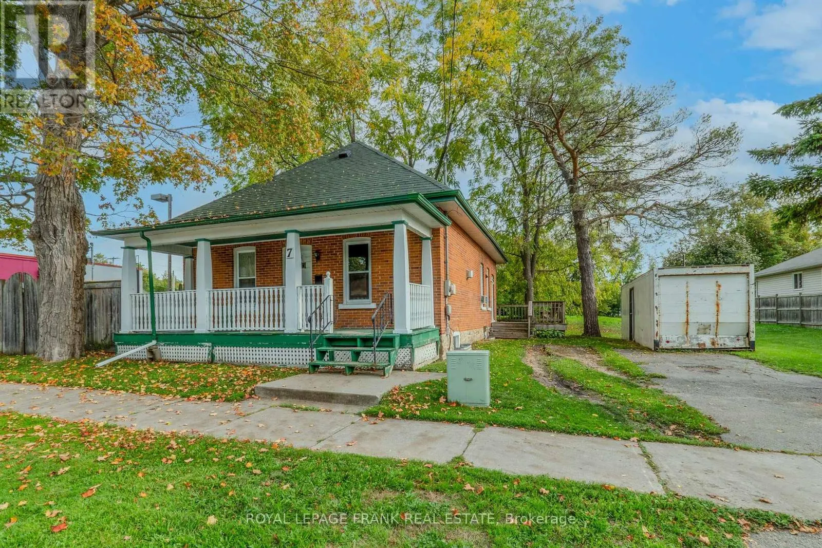 7 DURHAM STREET W