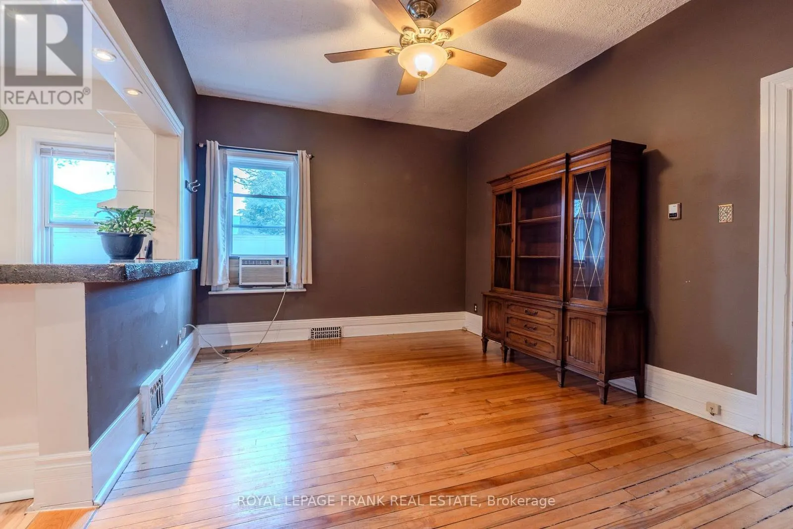 7 DURHAM STREET W