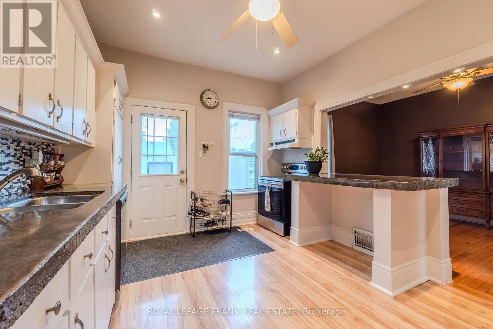 7 DURHAM STREET W