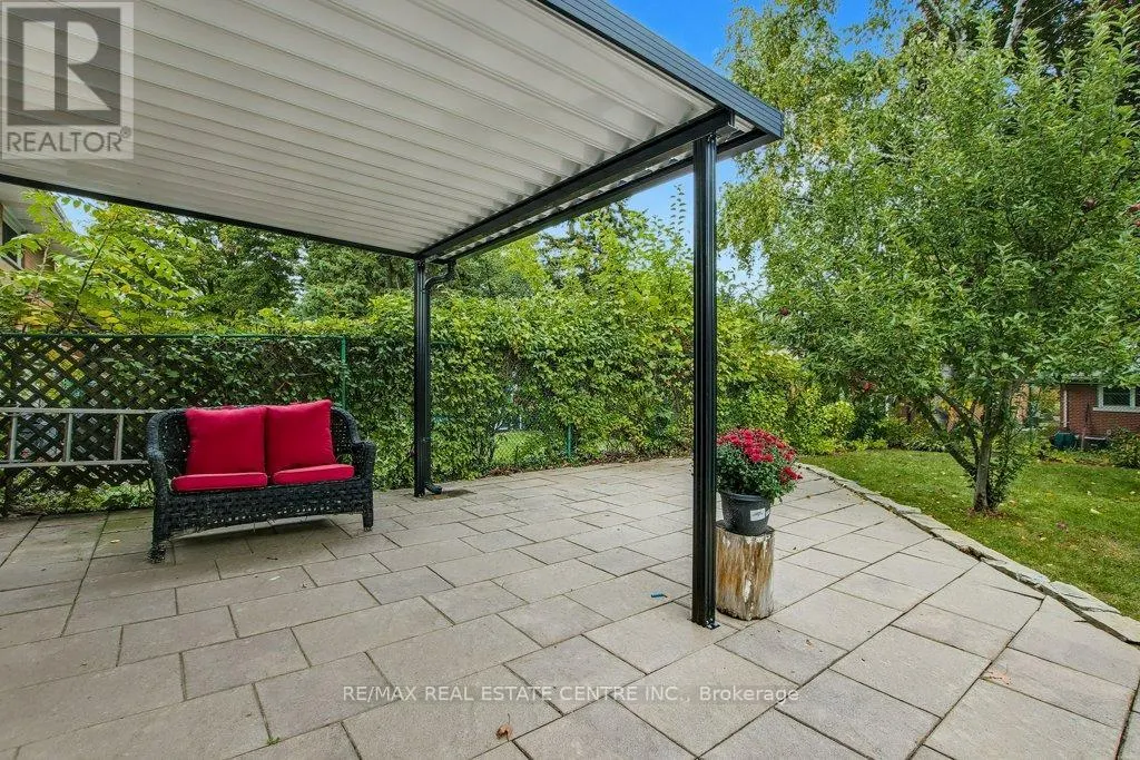 28 MEADOW CRESCENT