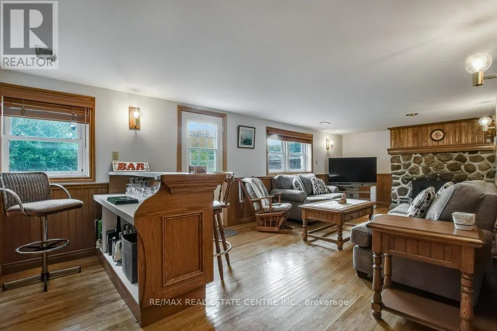 28 MEADOW CRESCENT