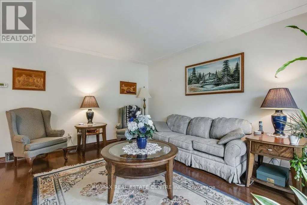 28 MEADOW CRESCENT