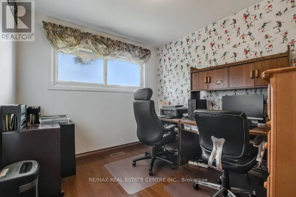 28 MEADOW CRESCENT